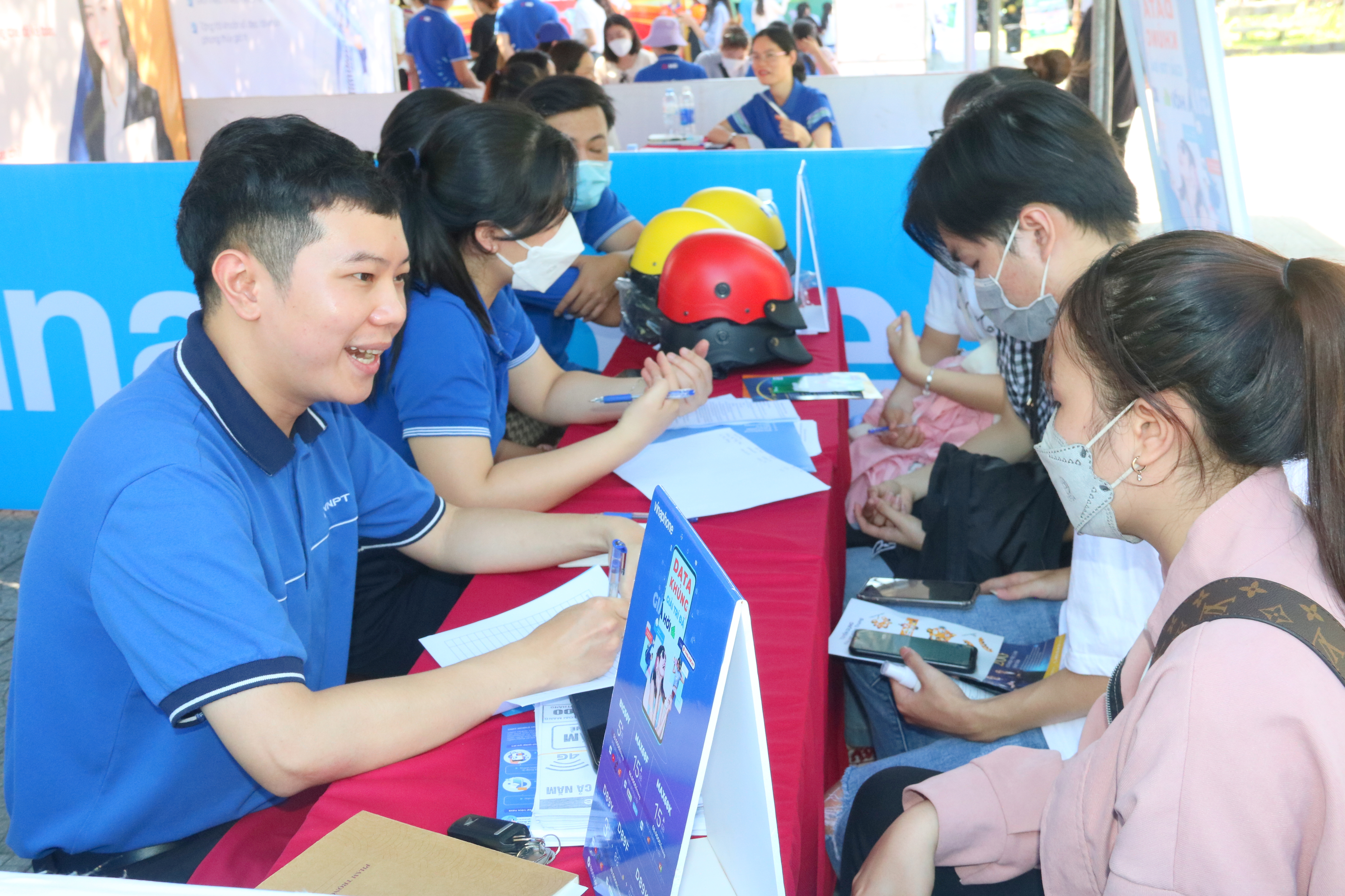 Hơn 2 400 cơ hội việc làm cho sinh viên Trường ĐH Kinh tế