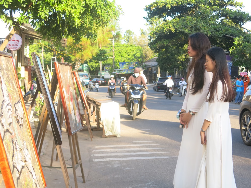 Ngắm phố tranh Festival 2022