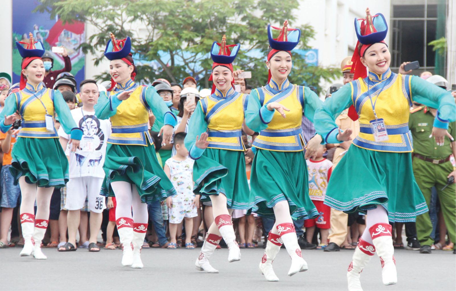 The meeting of cultural colors