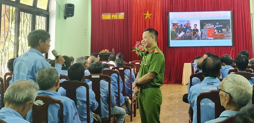 Giúp nghiệp đoàn xích lô, xe thồ hiểu và tránh xa tệ nạn xã hội