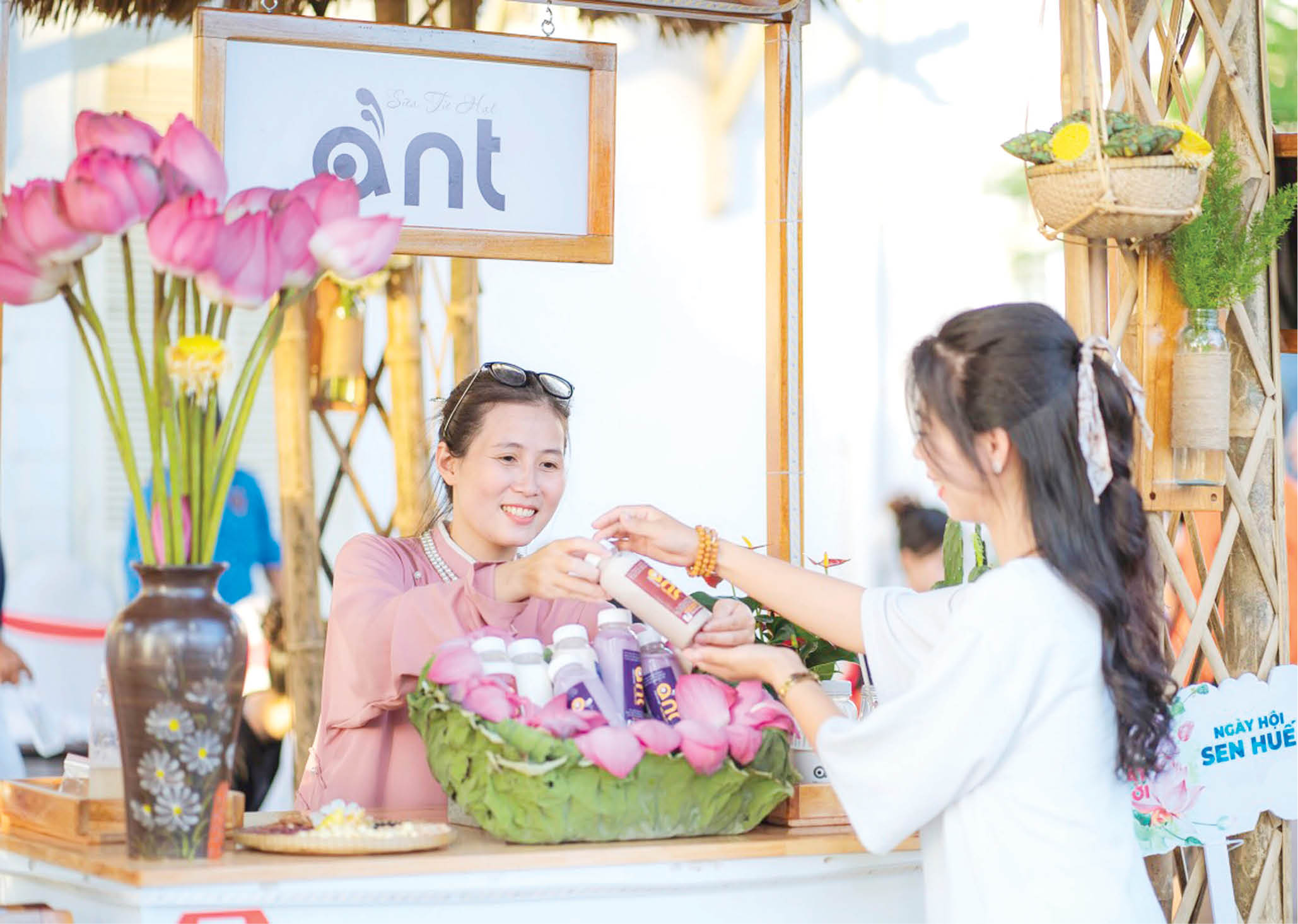 Người dân hưởng lợi từ lễ hội bốn mùa