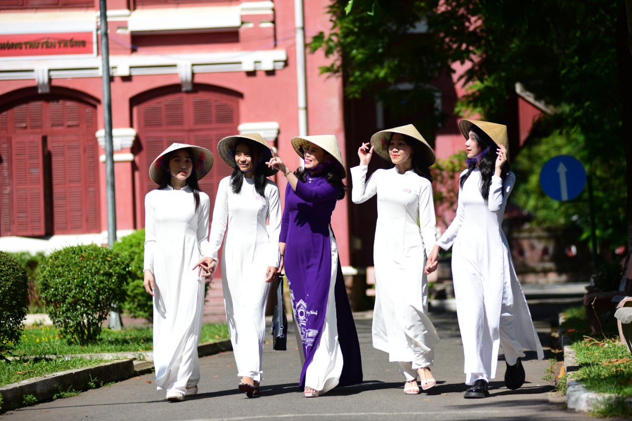 Ngày hội “Áo dài và nữ sinh”