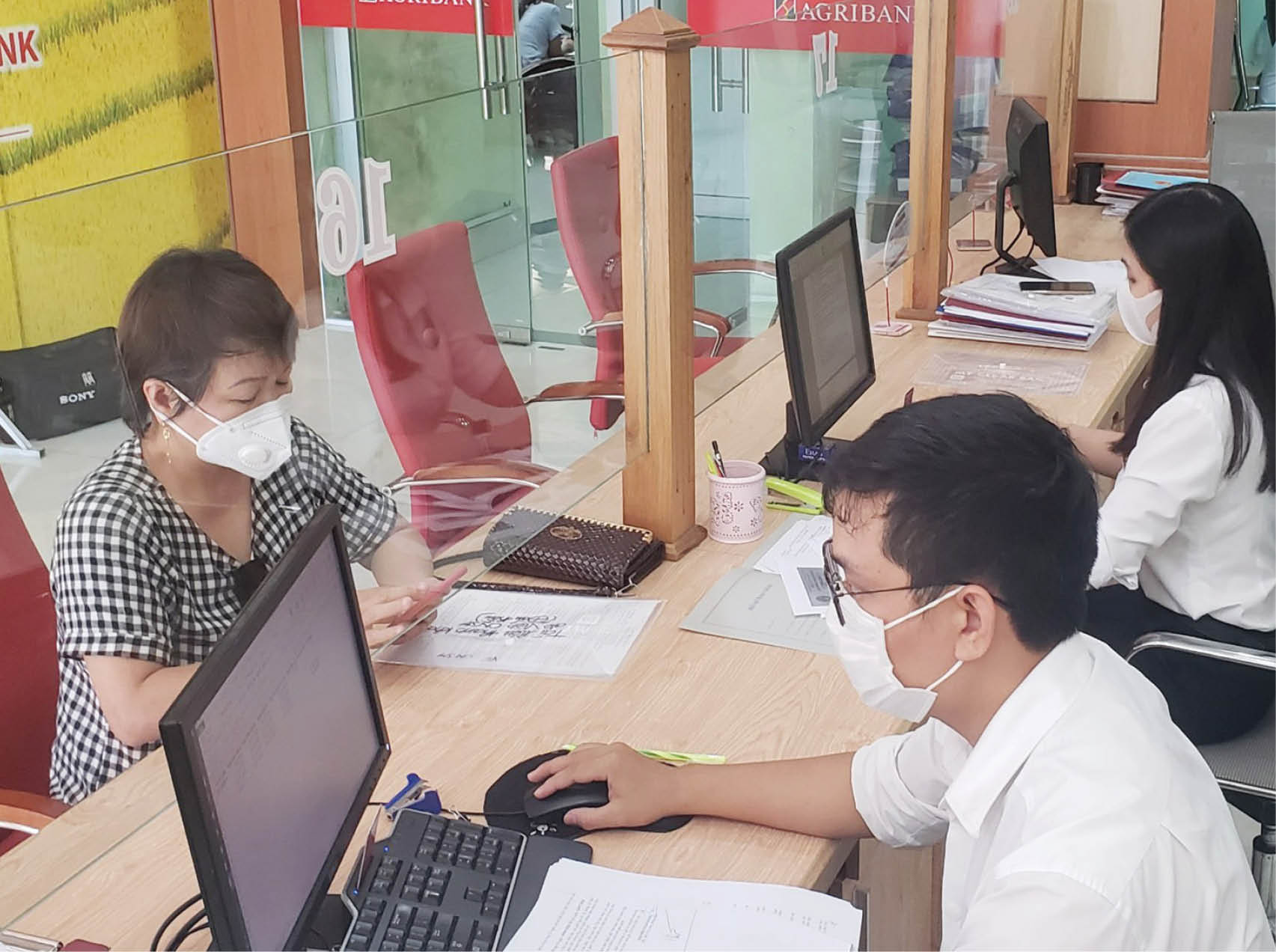 Không nên tuyệt đối hóa cái đúng