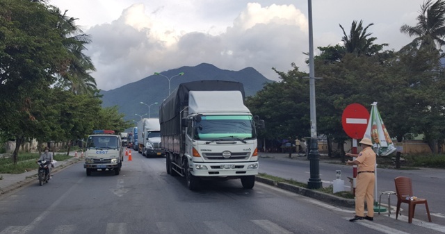 Phân luồng, đảm bảo an toàn giao thông trước giờ khai mạc Festival Huế