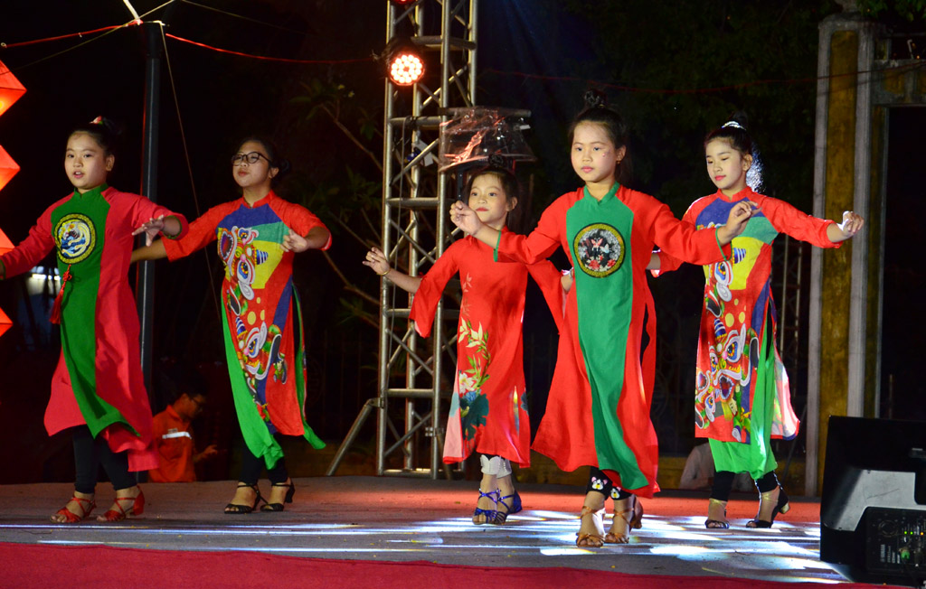 Sôi động cùng các điệu nhảy của vũ đoàn Unity Crew