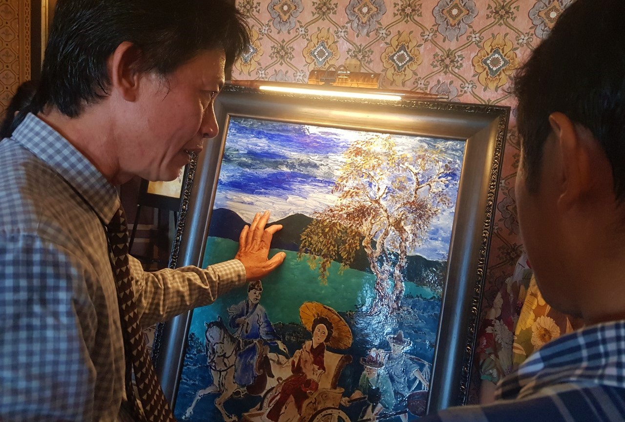 Launching the series of Kieu paintings on Hue porcelain enamels