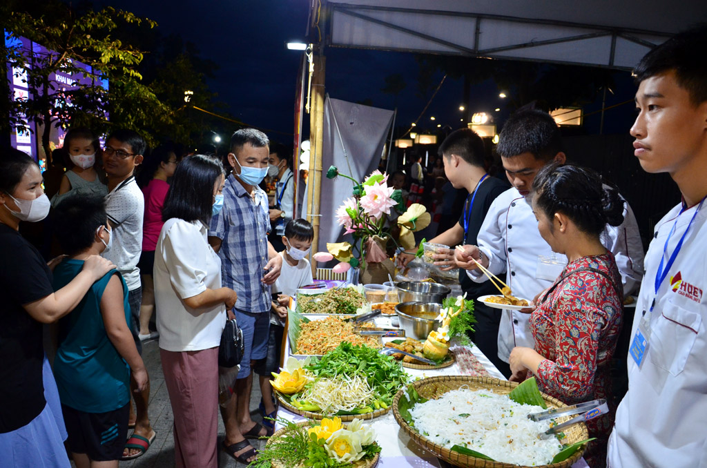 100 món ăn đường phố hội tụ