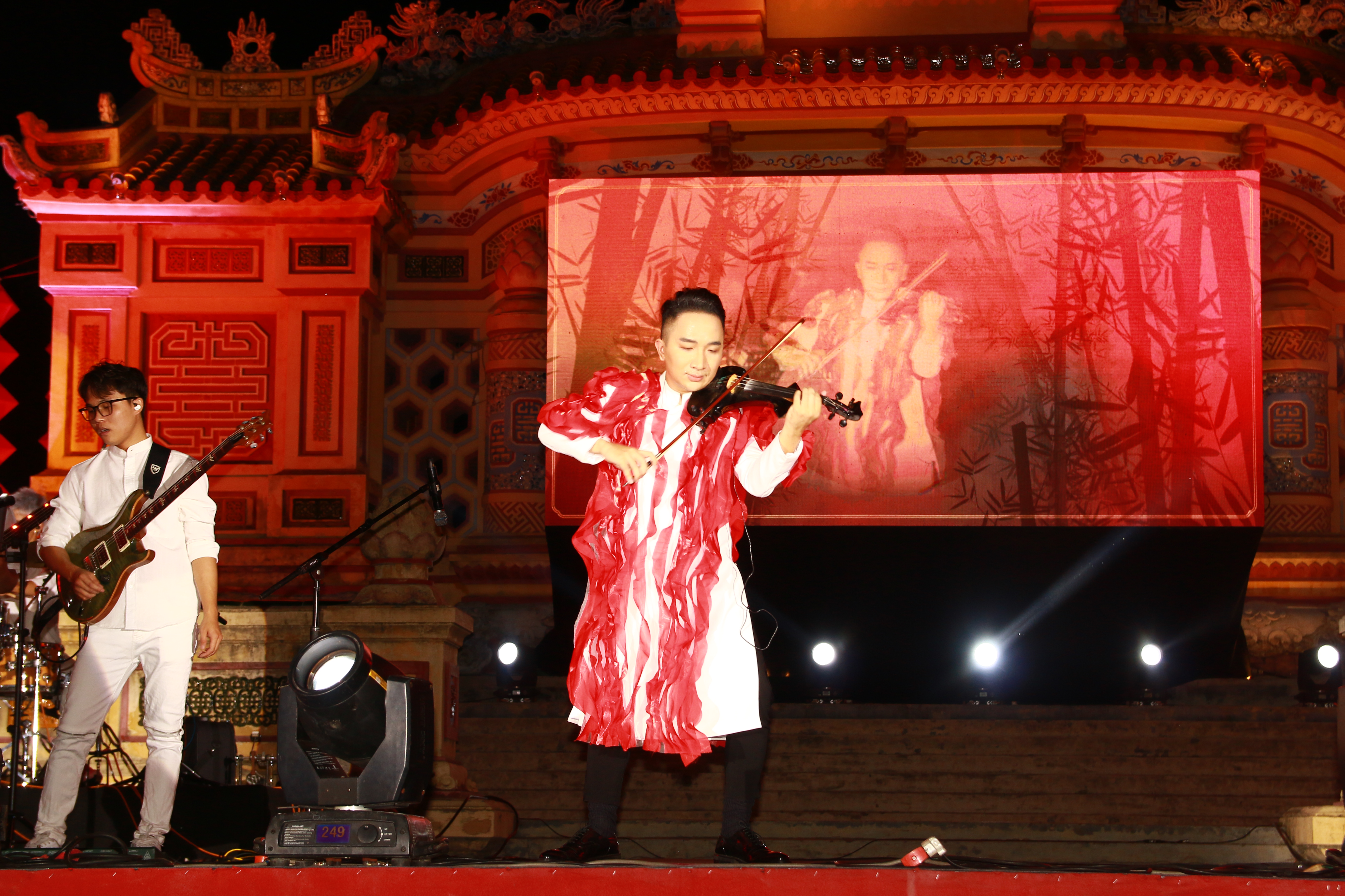 Hoàng Rob mang Mặt trời phương Đông đến với Cố đô Huế