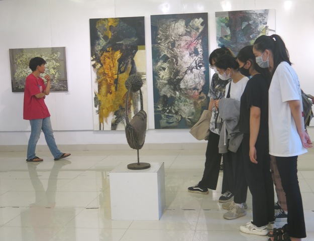 Giới thiệu “Sắc diện mới” của mỹ thuật Huế