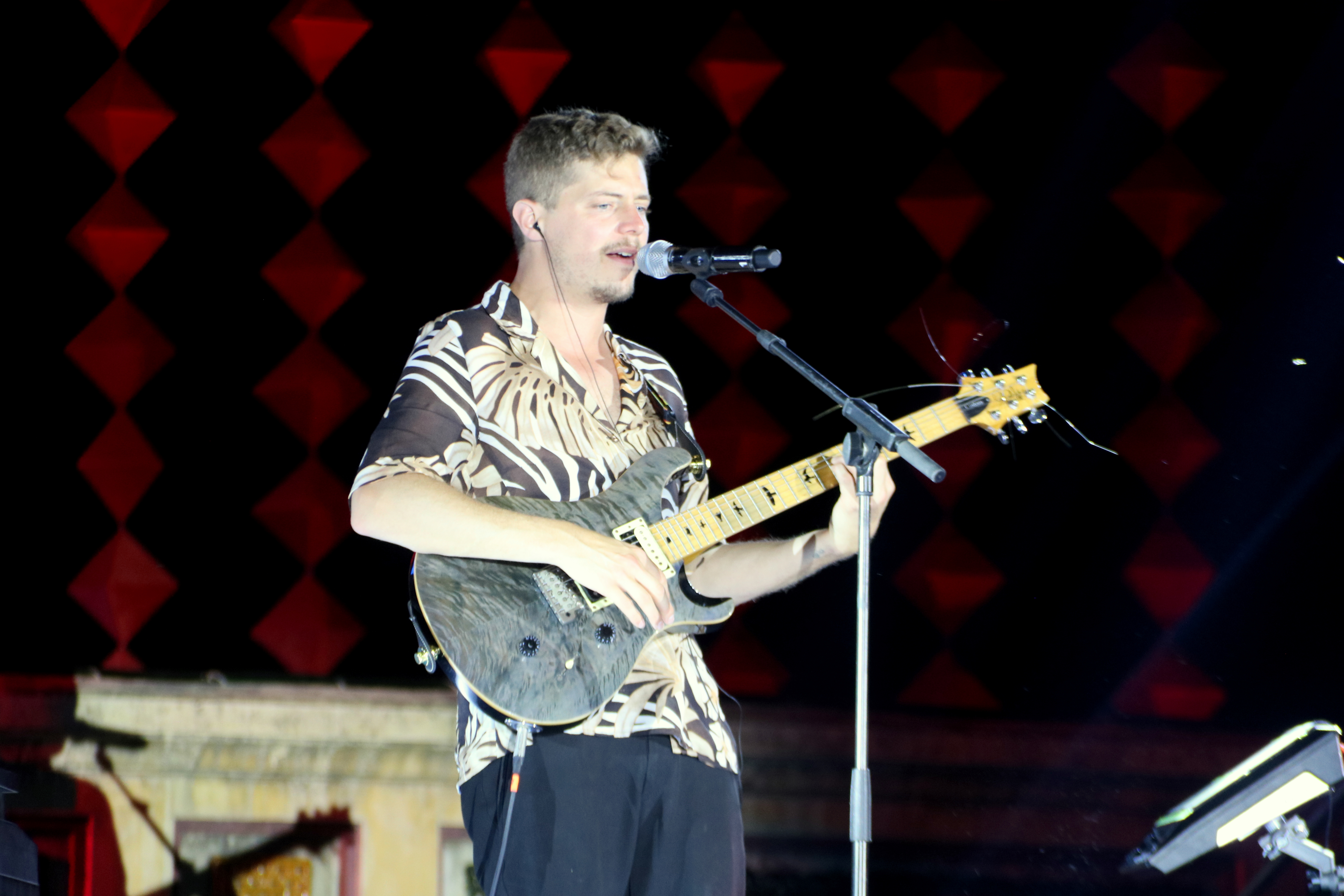 Nghệ sĩ Konoba thu hút khán giả đến sân khấu