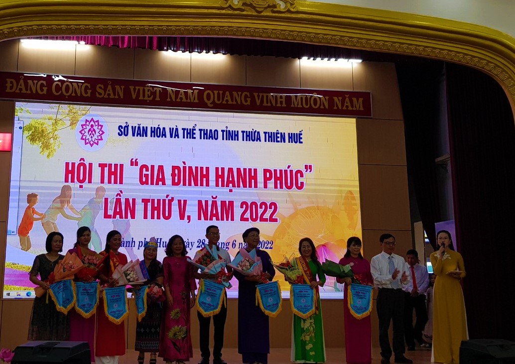 8 đội thi tranh tài Hội thi gia đình hạnh phúc