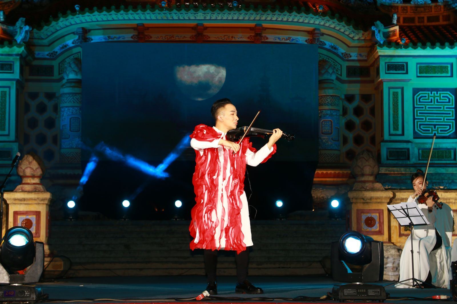 Hoang Rob brings “The Eastern Sun” to Hue Ancient Capital