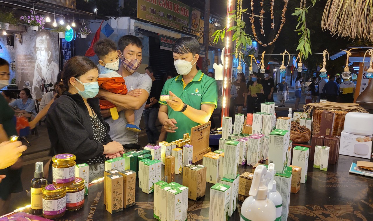 Tăng tần suất hoạt động tại Phố đêm Hoàng thành Huế lên 3 tối tuần