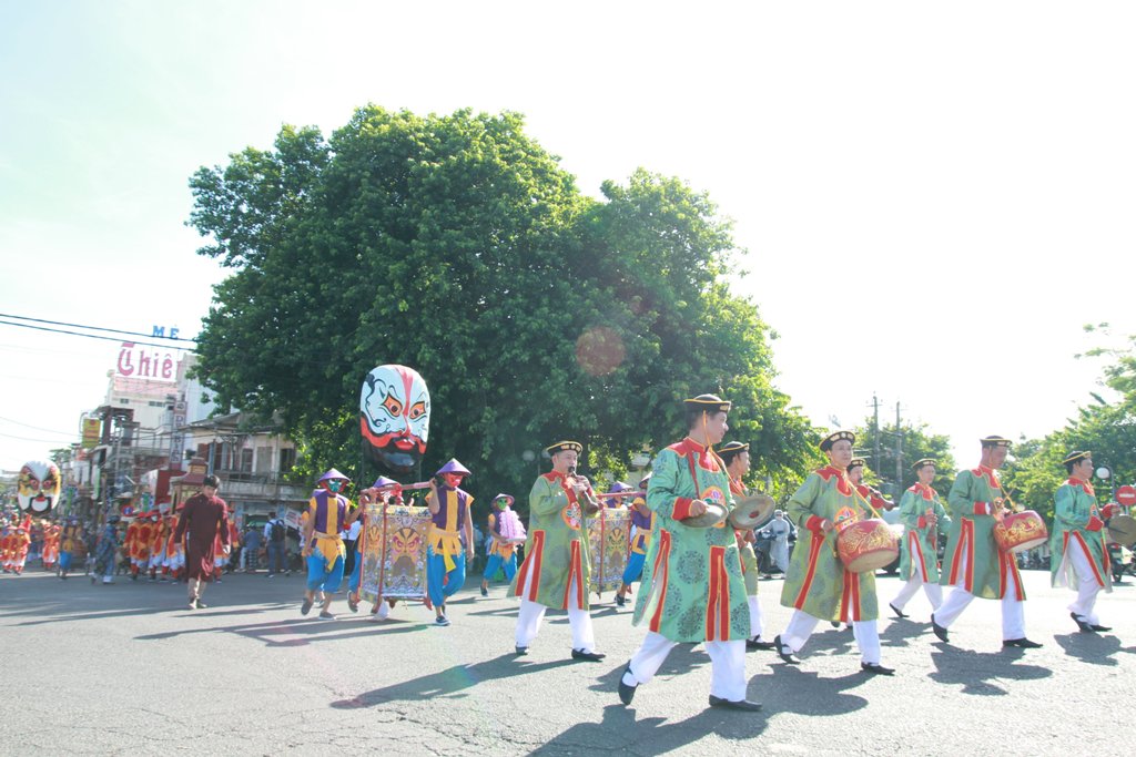 Performing Tuồng on the street for the first time