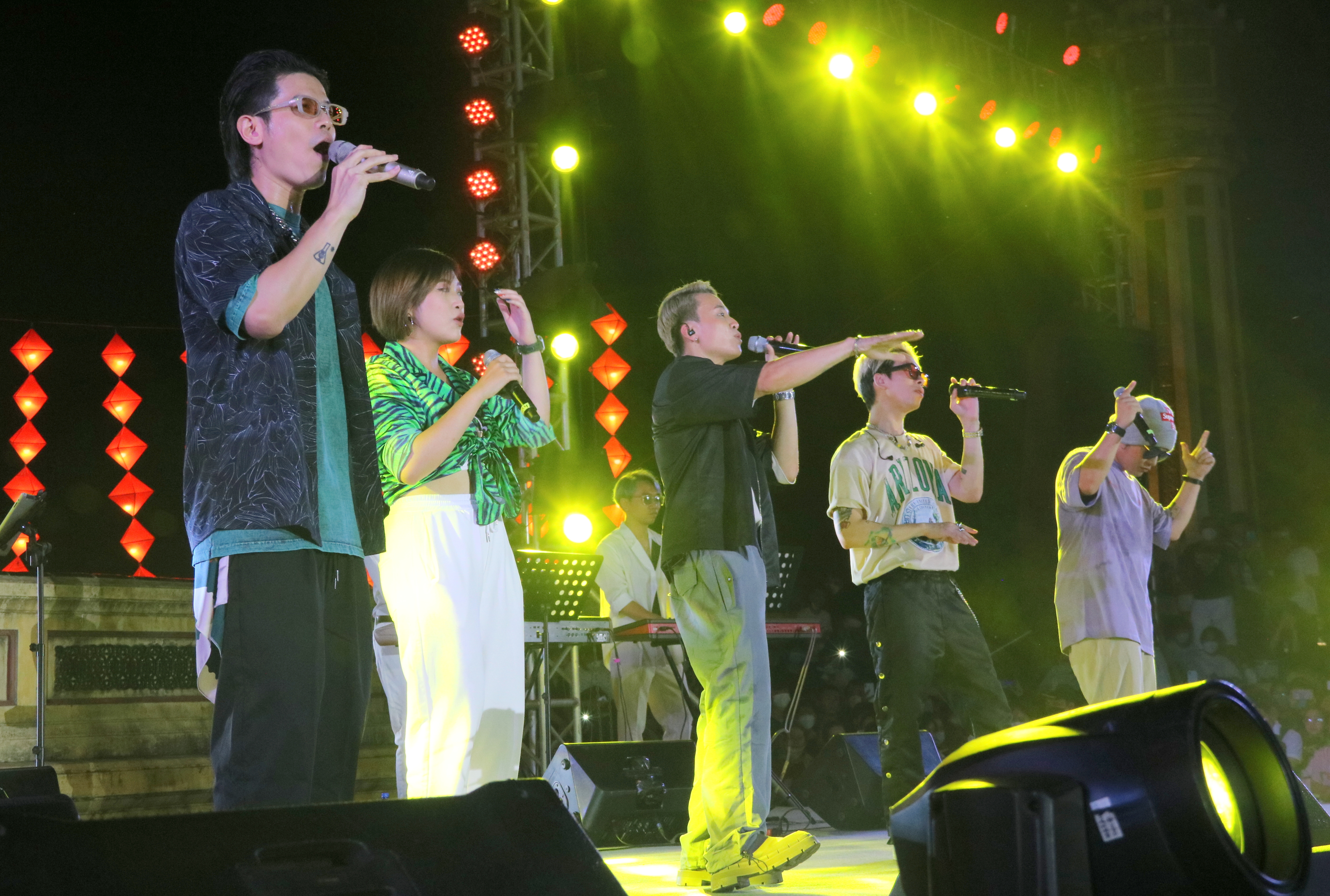 Da LAB tạo ra bầu không khí sôi động cùng 5 000 khán giả