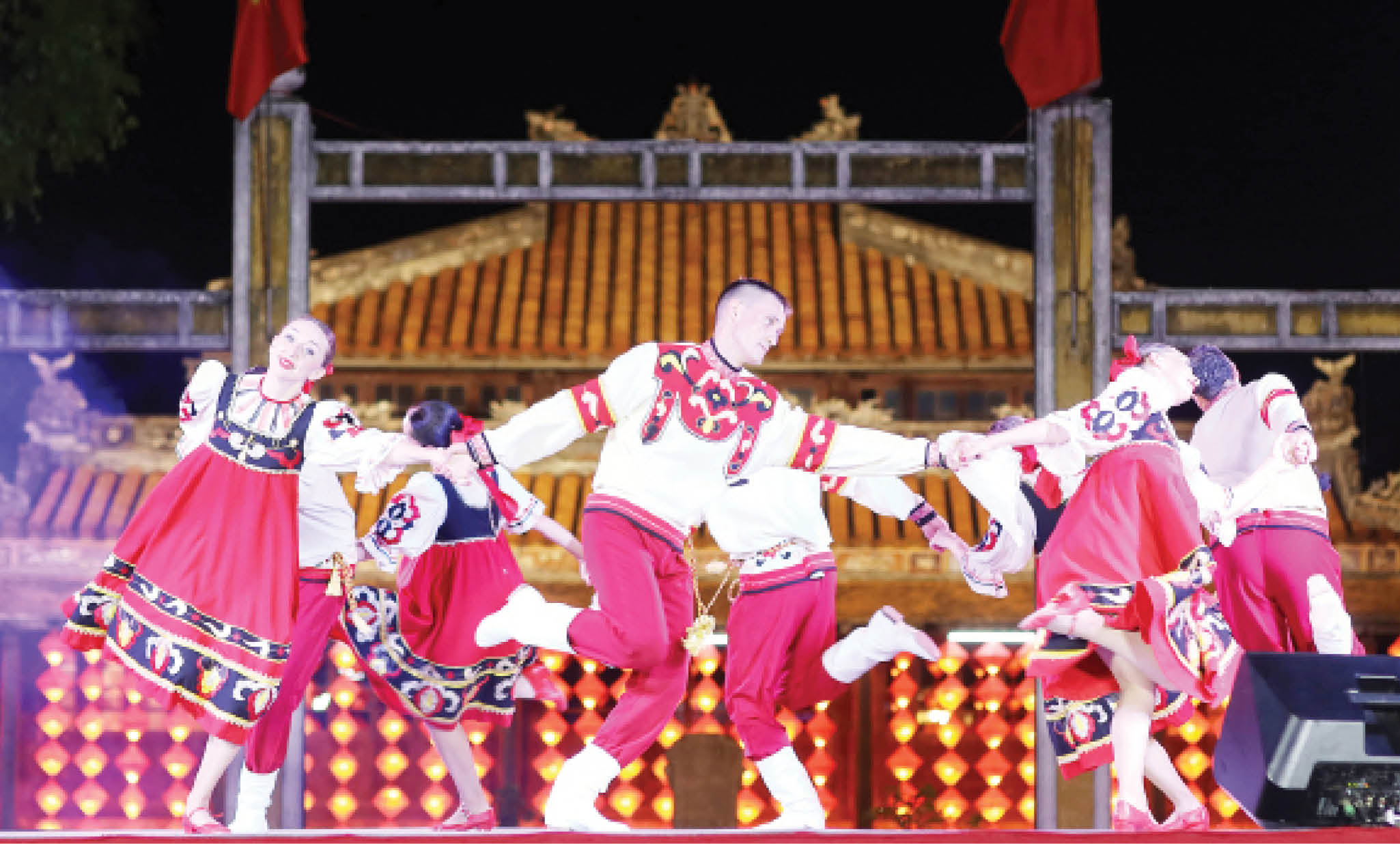 Duy trì cầu nối giao lưu văn hóa