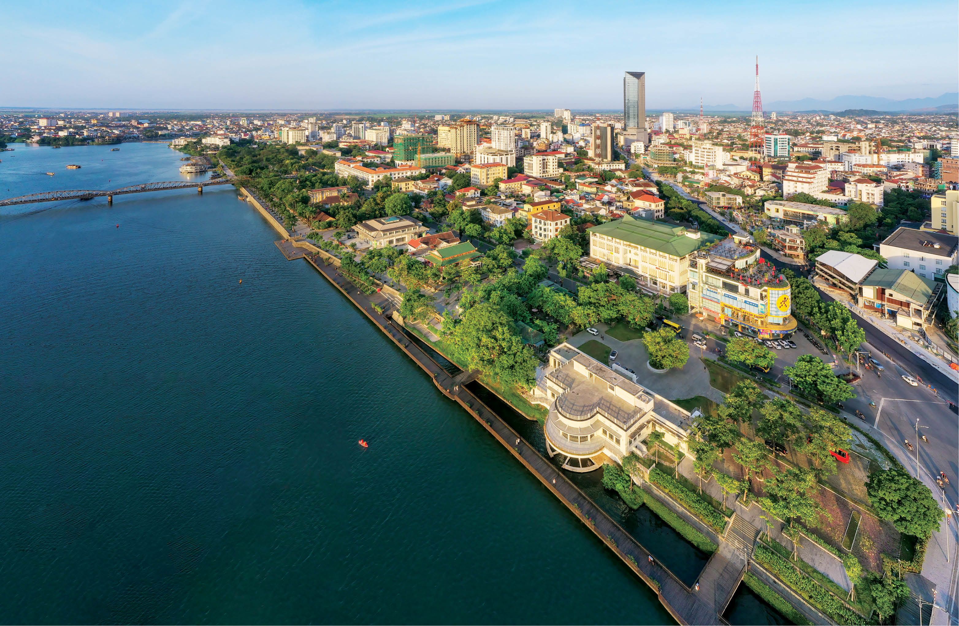 Harmony between Hue heritage city conservation and development created