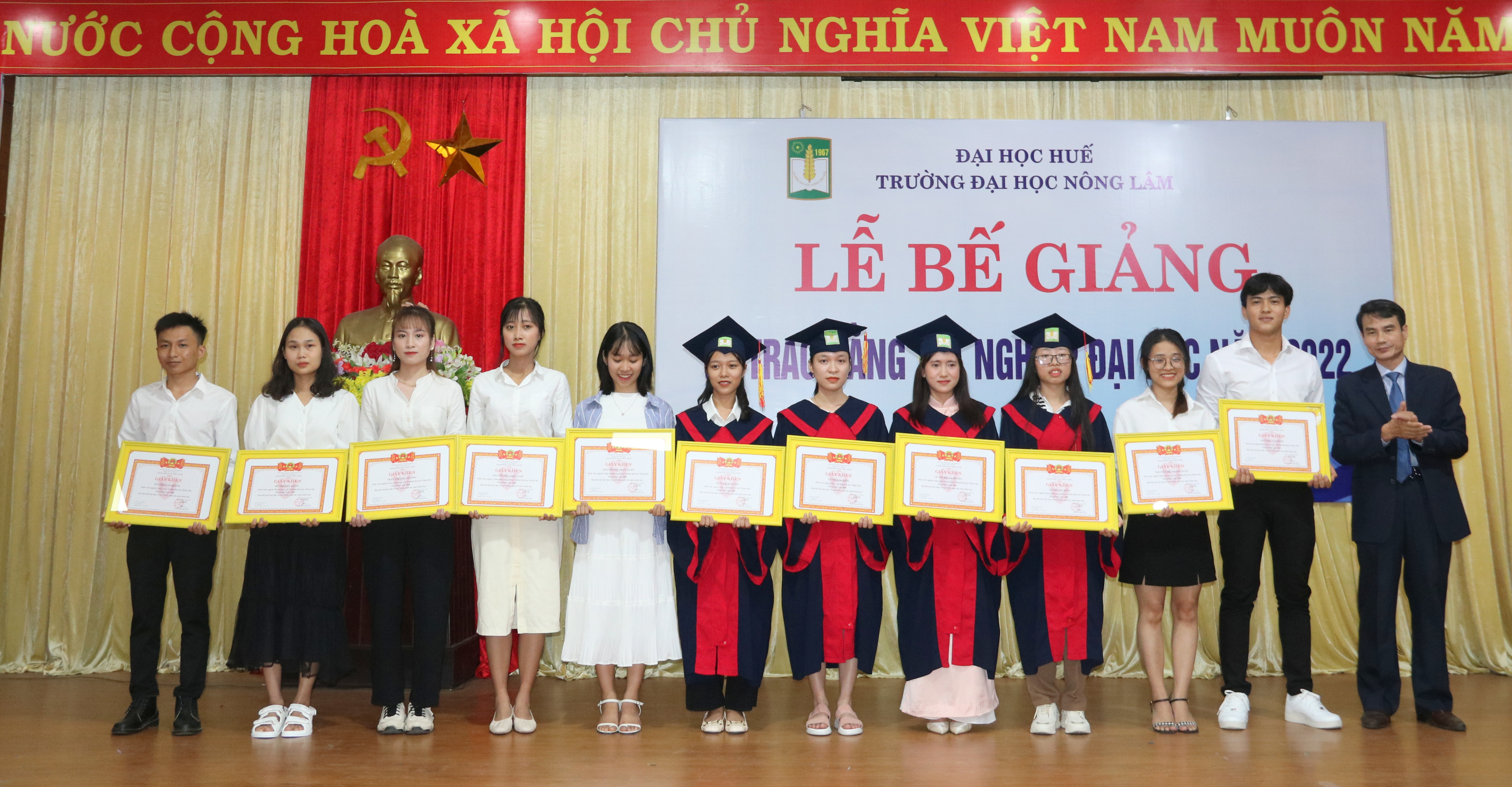 Trường ĐH Nông Lâm trao bằng cho 652 tân kỹ sư và bác sĩ thú y