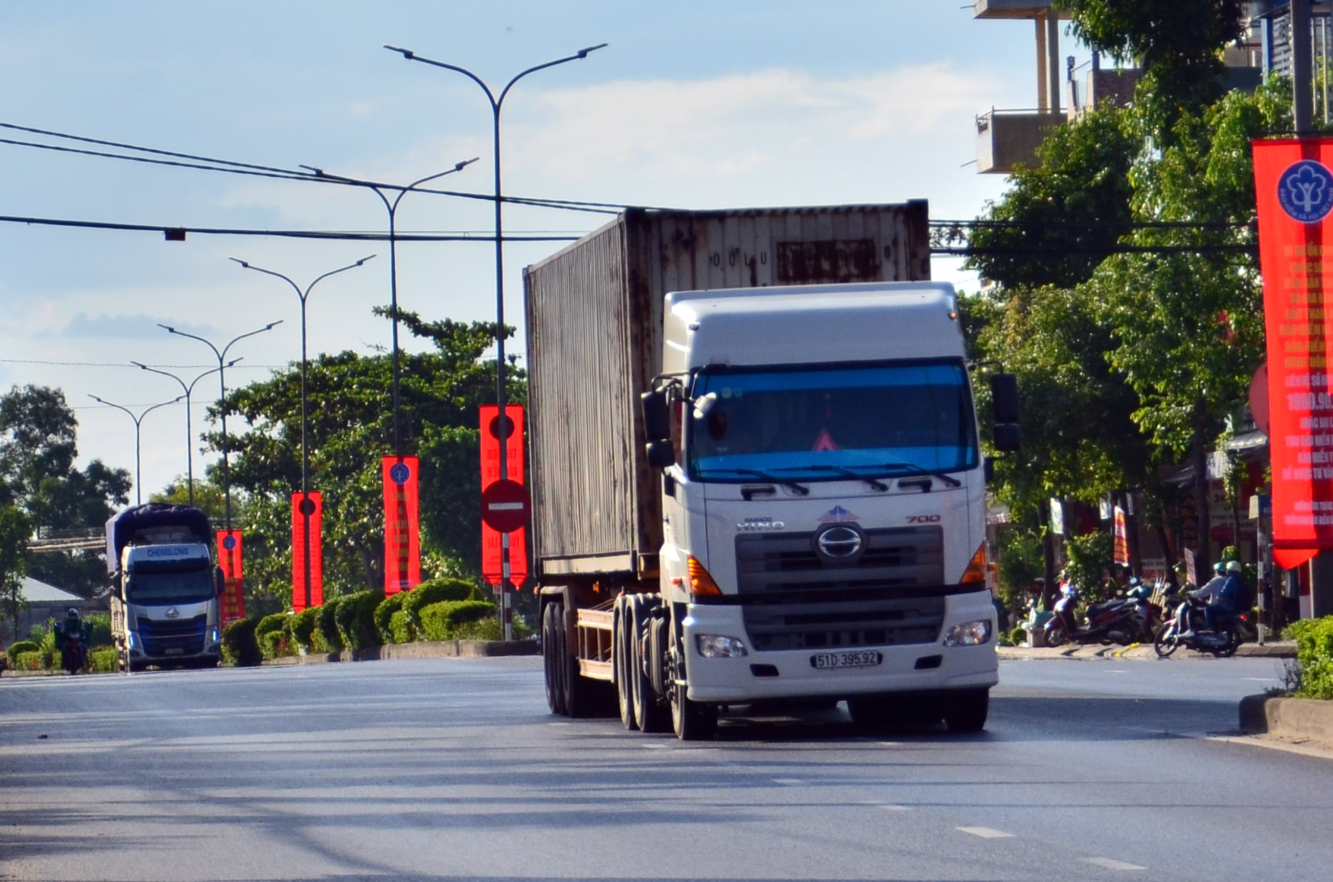 Xử phạt gần 80 triệu đồng 3 trường hợp chở hàng vượt trọng tải cho phép