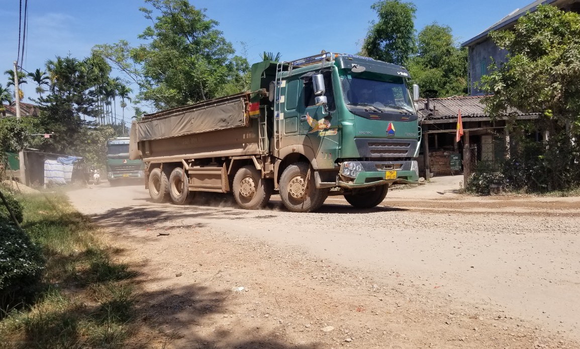 Nỗi lo xe quá khổ, quá tải - Kỳ I “Hung thần” cày nát tỉnh lộ