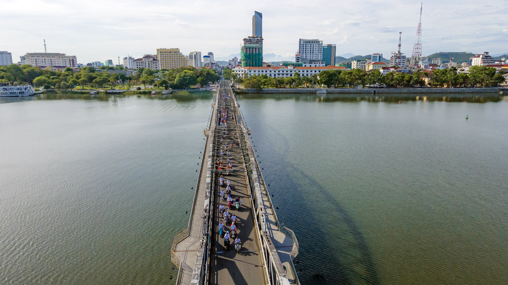 Diễu hành xe máy cổ quảng bá du lịch Huế