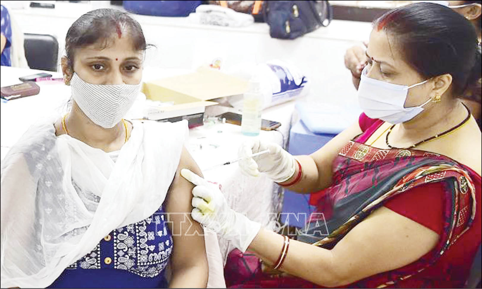 Các Chính phủ thế giới bình tĩnh hành động trước làn sóng COVID-19 mới