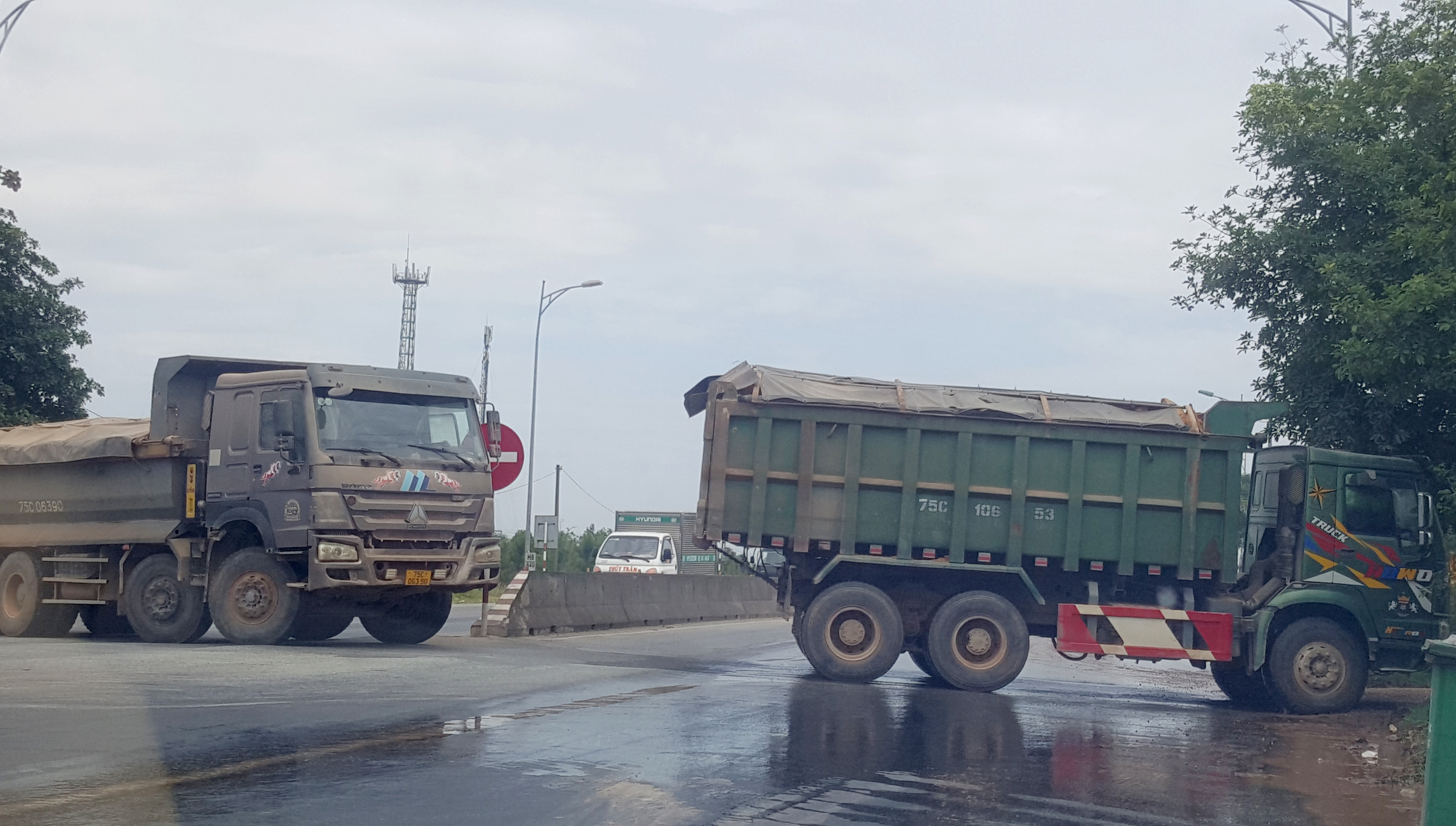 Nỗi lo xe quá khổ, quá tải - Kỳ II  Đá ném ao bèo