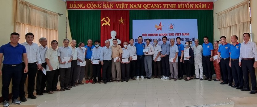 Trao 50 suất quà cho nạn nhân chất độc da cam dioxin