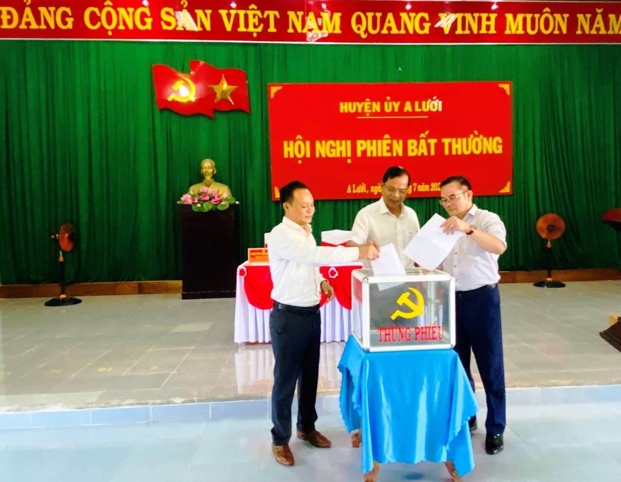 Huyện ủy A Lưới Hội nghị phiên bất thường