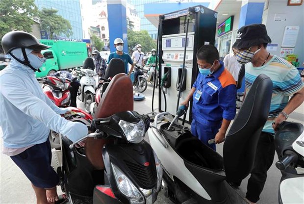 Bộ Tài chính đề xuất điều chỉnh thuế nhập khẩu xăng xuống 10