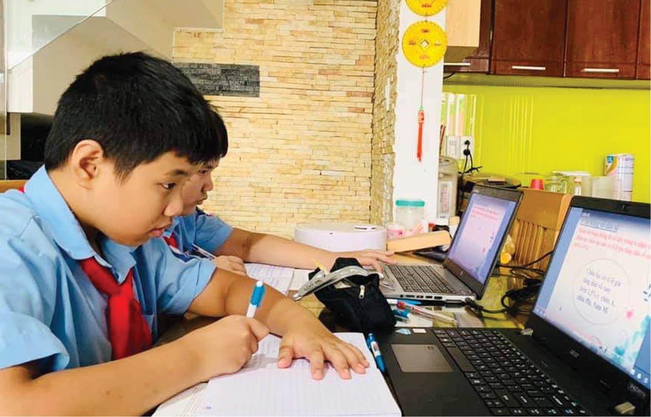 Chuyển đổi số để thích nghi và phát triển giáo dục