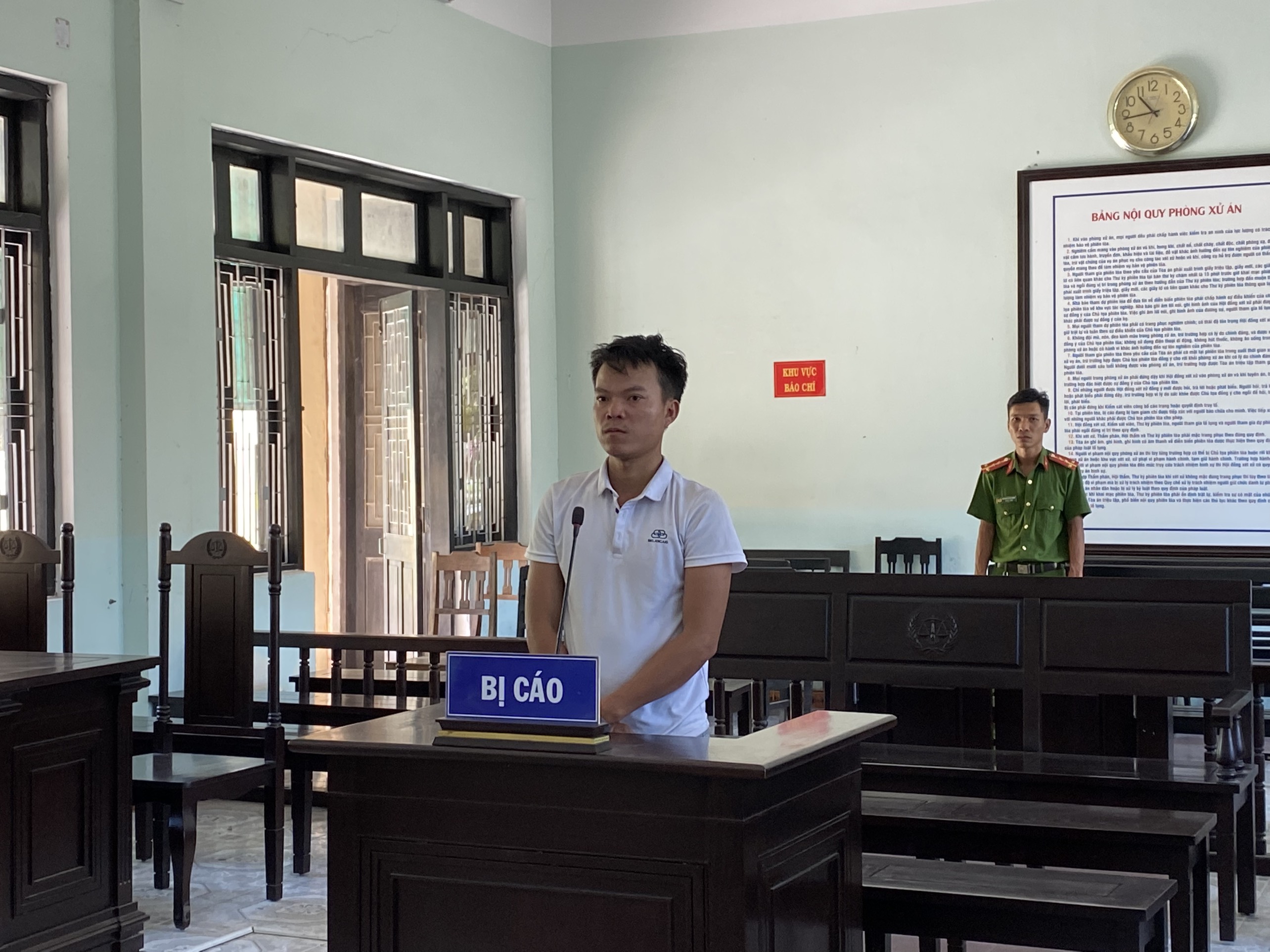 Bị tù giam vì khai thác cát trái phép lấy 70 ngàn đồng