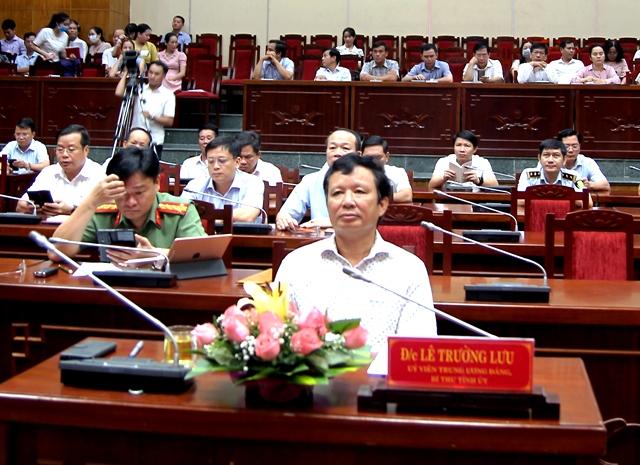 Đưa Nghị quyết Hội nghị lần thứ năm vào thực tiễn cuộc sống