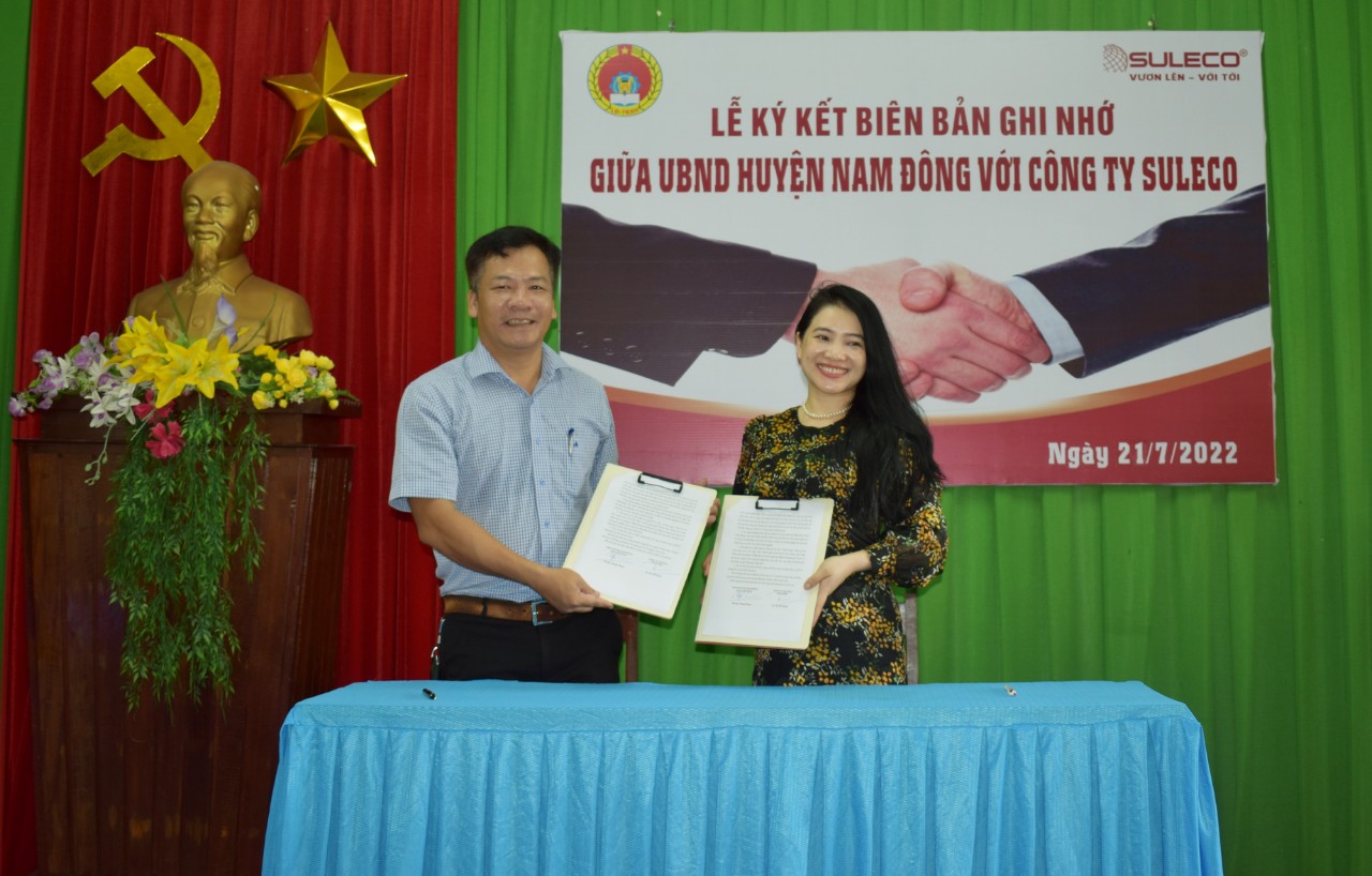 Nam Đông ký kết đưa người đi làm việc ở nước ngoài theo hợp đồng