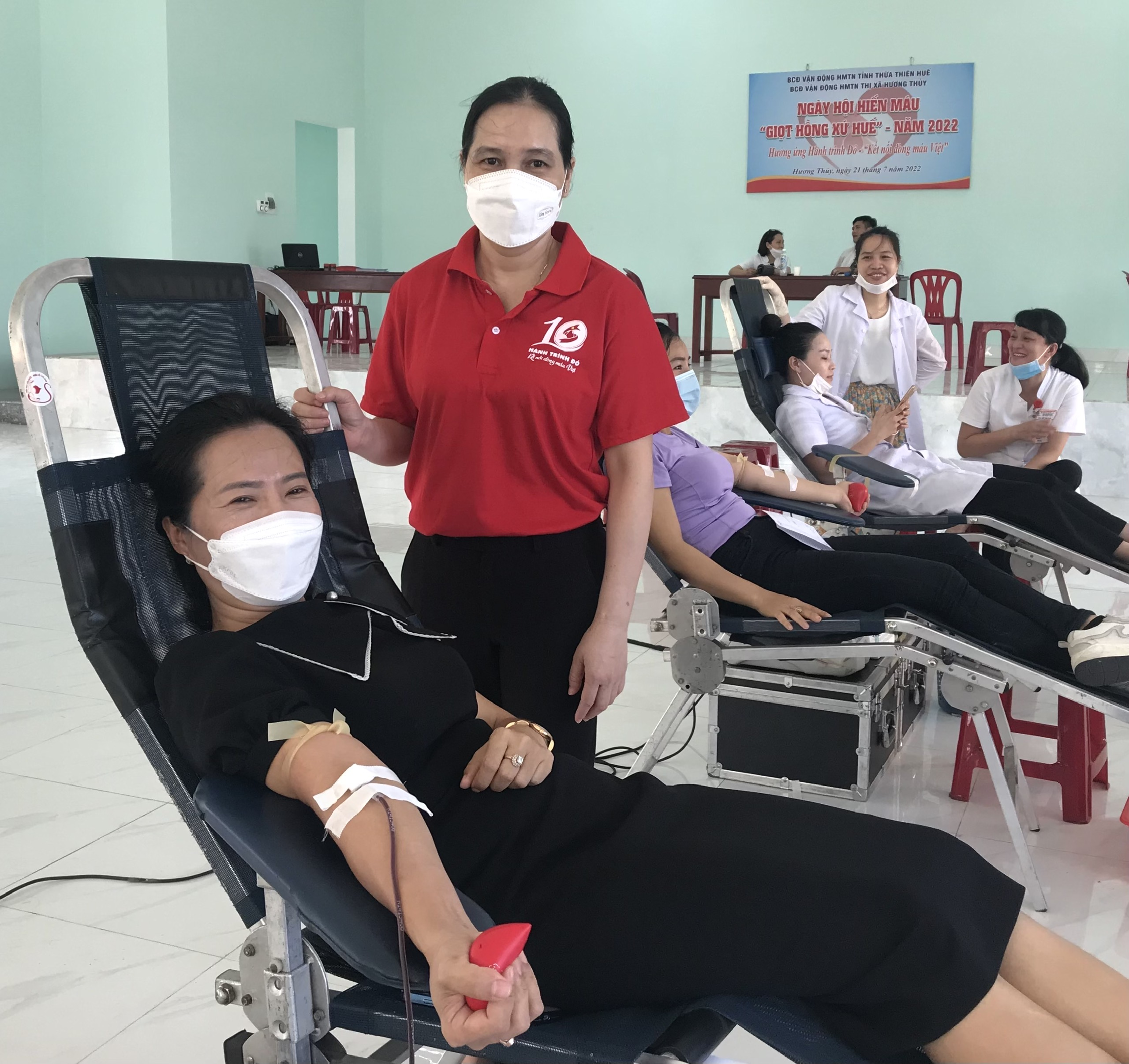 Hơn 200 người tham gia ngày hội “Giọt hồng xứ Huế”