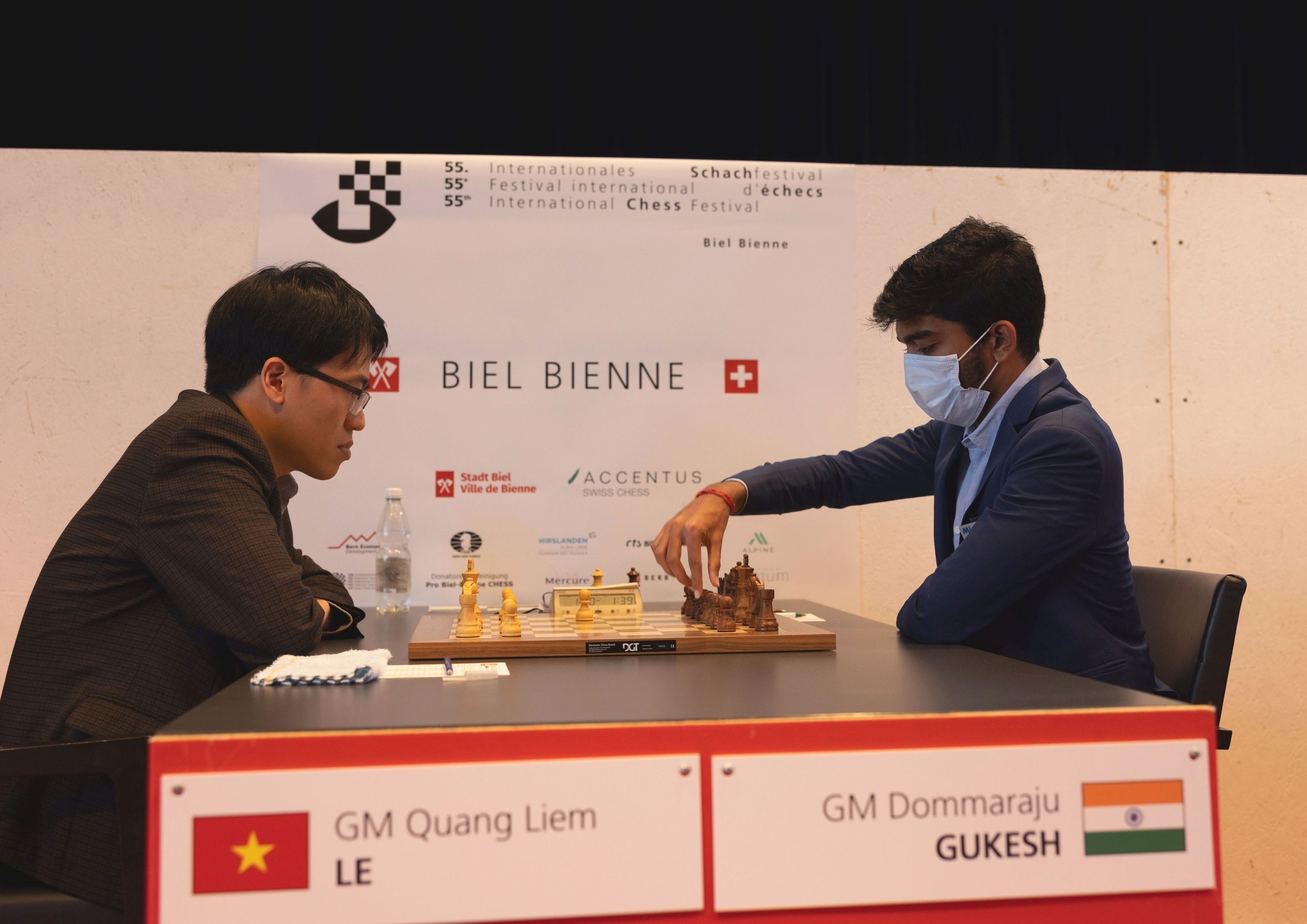 Lê Quang Liêm chạm tay vào danh hiệu vô địch Festival cờ vua Biel