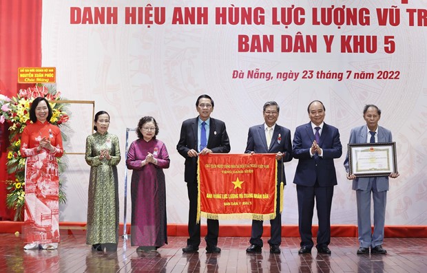 Chủ tịch nước trao danh hiệu Anh hùng Lực lượng vũ trang nhân dân cho Ban Dân y Khu 5