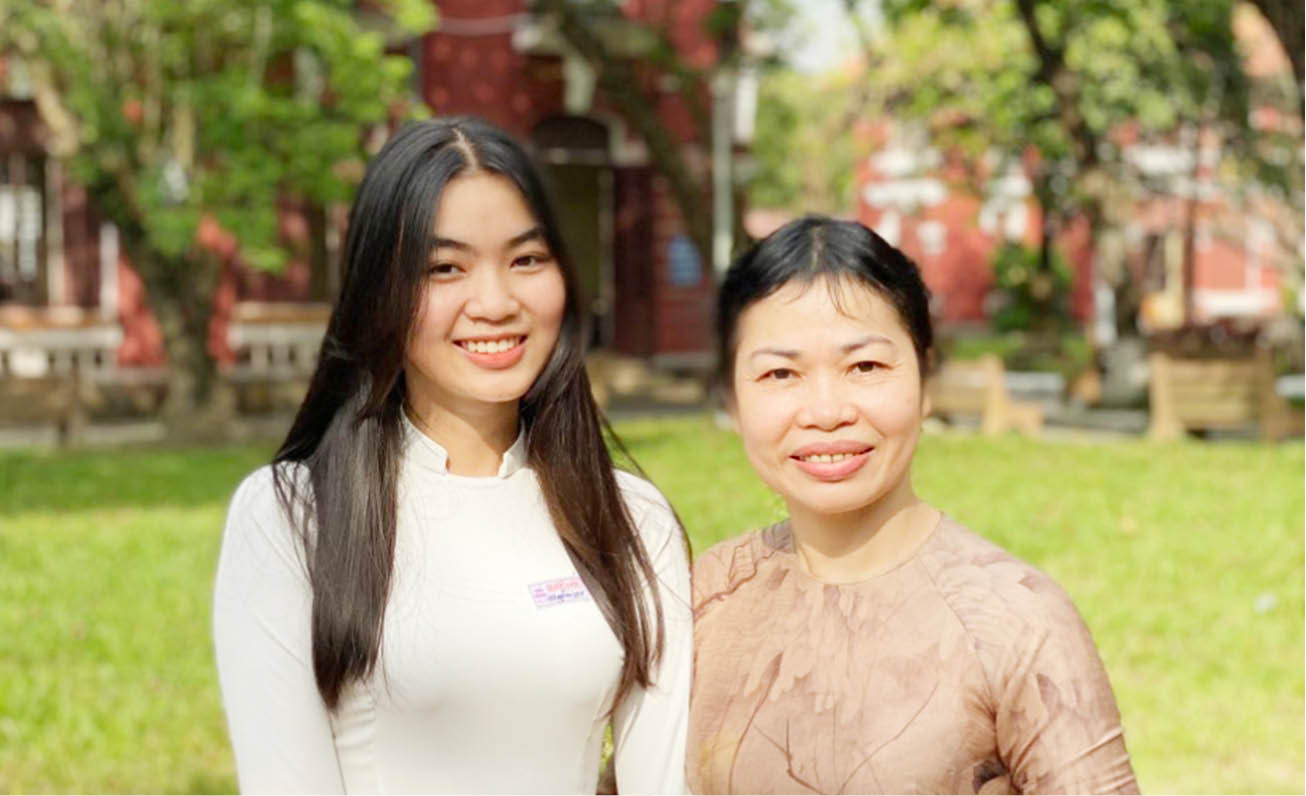 Gặp ba học sinh đạt điểm 10 môn văn