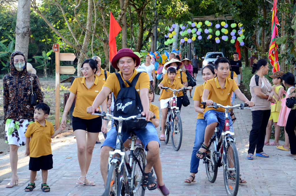Enjoying the “Old Scent of the Ancient Village” Festival