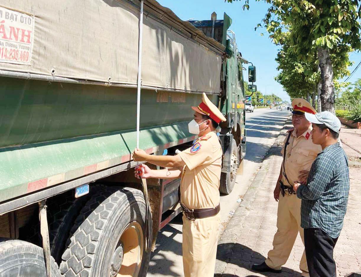 Xử lý nghiêm, buộc cắt thành thùng xe cơi nới