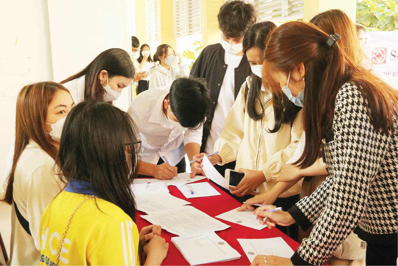 “Vòng xoáy” nhảy việc