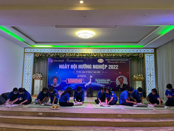 Gần 200 học sinh, sinh viên tham gia Ngày hội hướng nghiệp