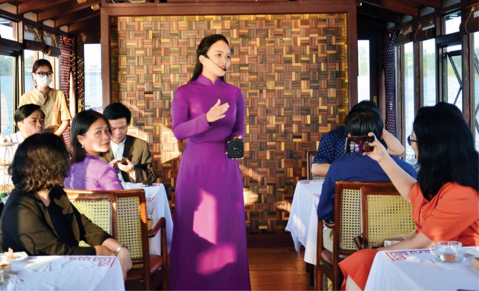 Building the image of the fully “Hue-styled” tour guides