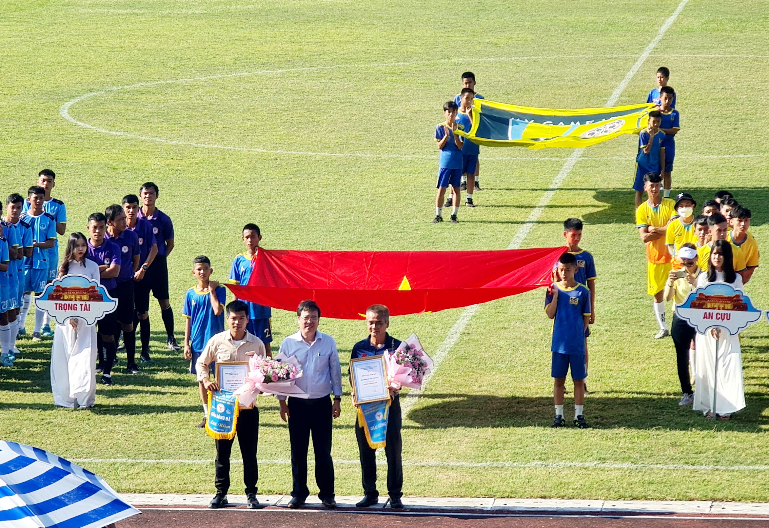 Khai mạc giải bóng đá Đại hội thể dục thể thao TP Huế tranh Cup Mira