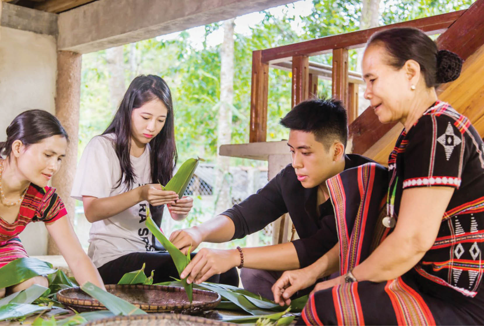 Làm du lịch, phụ nữ Pa Cô có cơ hội cải thiện cuộc sống