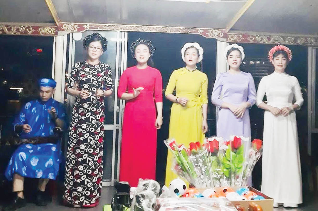 Đêm nghe ca Huế trên dòng Hương