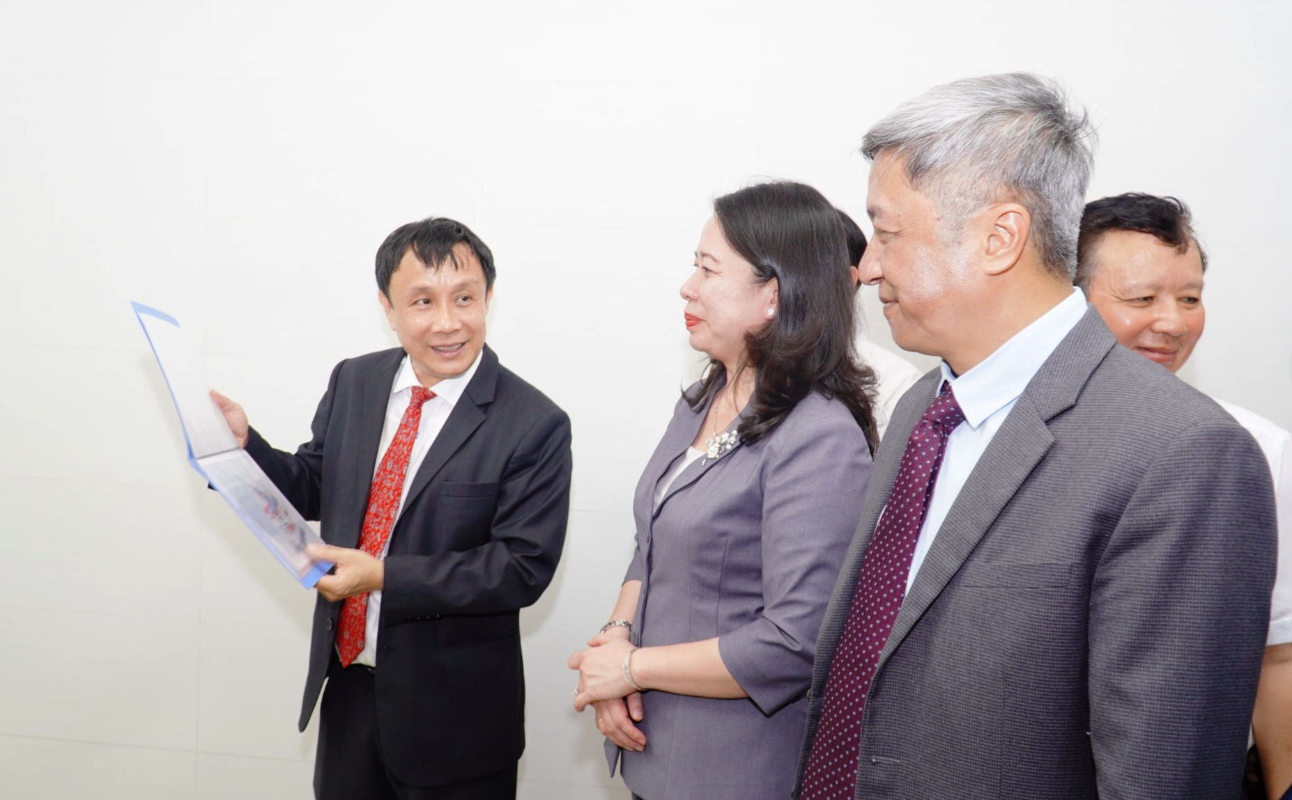 Phát huy thế mạnh, giữ vững thương hiệu Bệnh viện Trung ương Huế