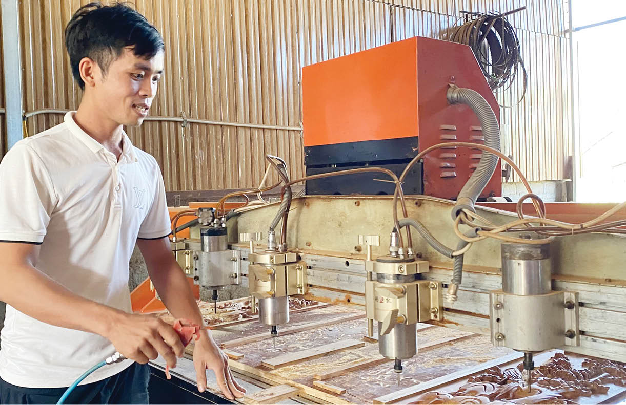 Thợ trẻ tiếp bước nghề mộc truyền thống Mỹ Xuyên