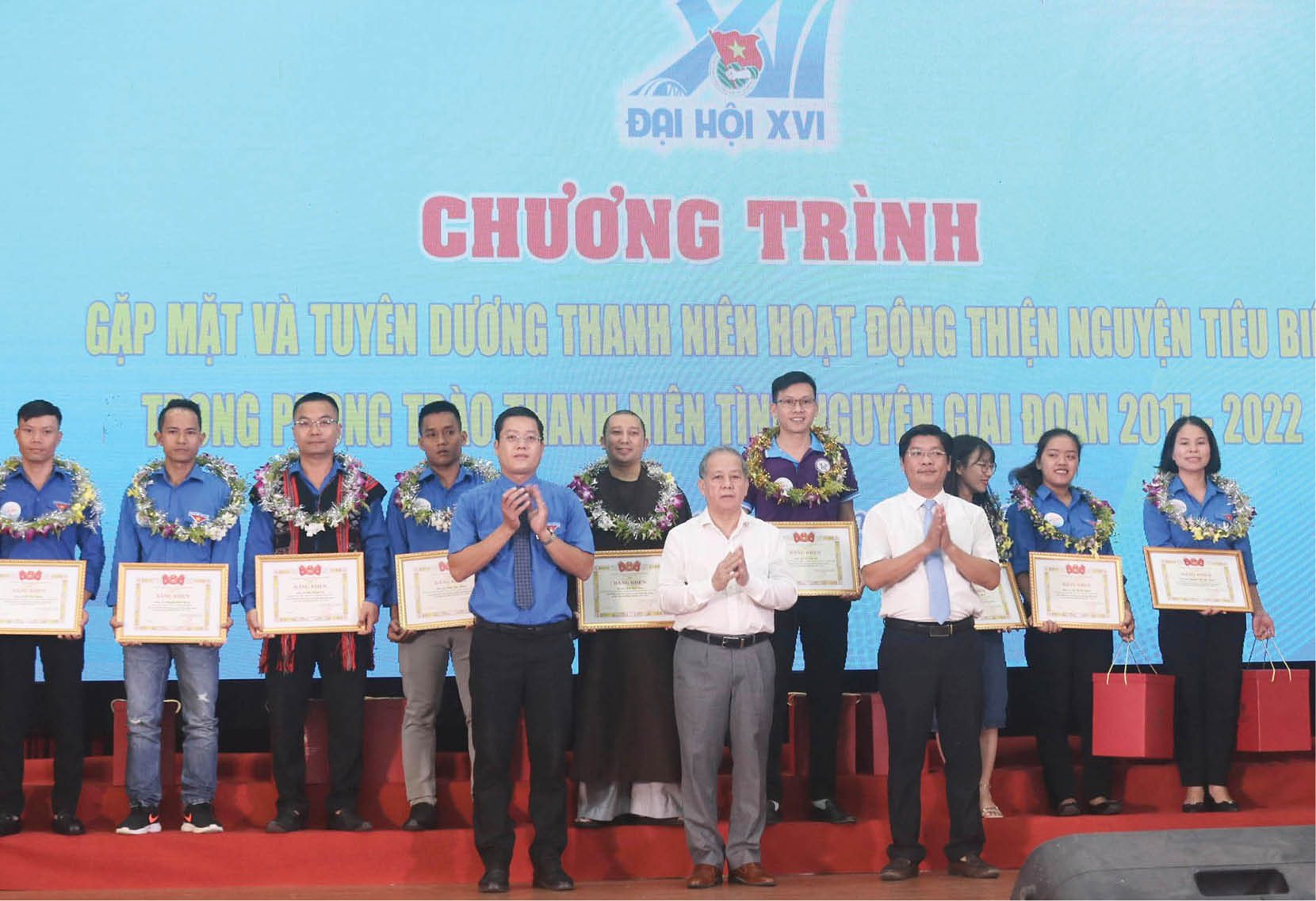 Những “bông hoa thiện nguyện”