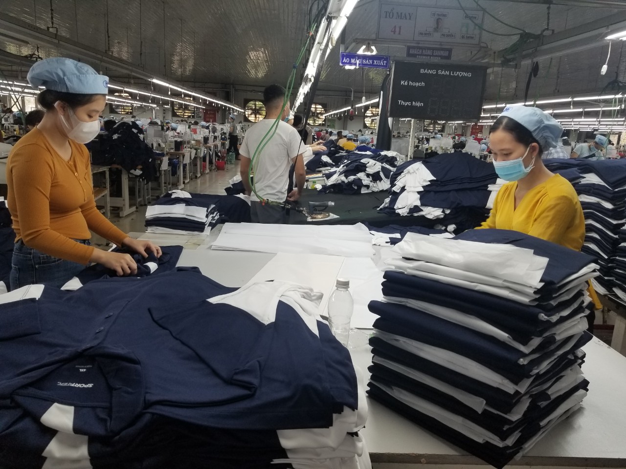 Thực hiện nghiêm việc chấp hành pháp luật bảo hiểm cho người lao động